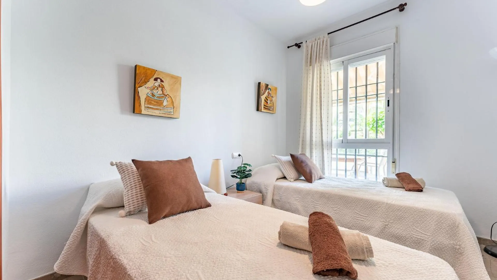 טורמולינוס Malagasuite Terrace&Pool Playamar 0*,